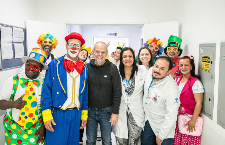 PALHAÇOS DO GRUPO DOSES DE ALEGRIA CONQUISTAM SORRISOS DE PACIENTES DO COMPLEXO HOSPITALAR DE SÃO CAETANO