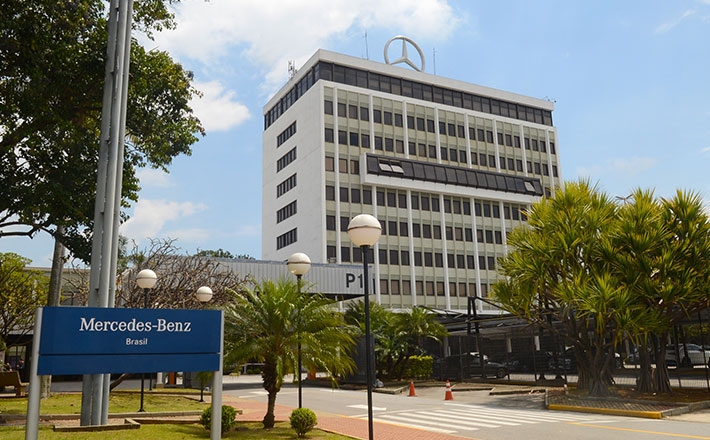 TRABALHADORES DA LINHA DE ÔNIBUS DA MERCEDES-BENZ EM SÃO BERNARDO APROVAM LAYOFF E FOLGAS