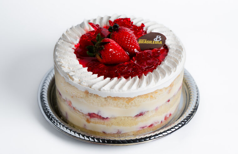 PADARIA BRASILEIRA LANÇA BOLO INSPIRADO NO VIRAL MORANGO DO AMOR