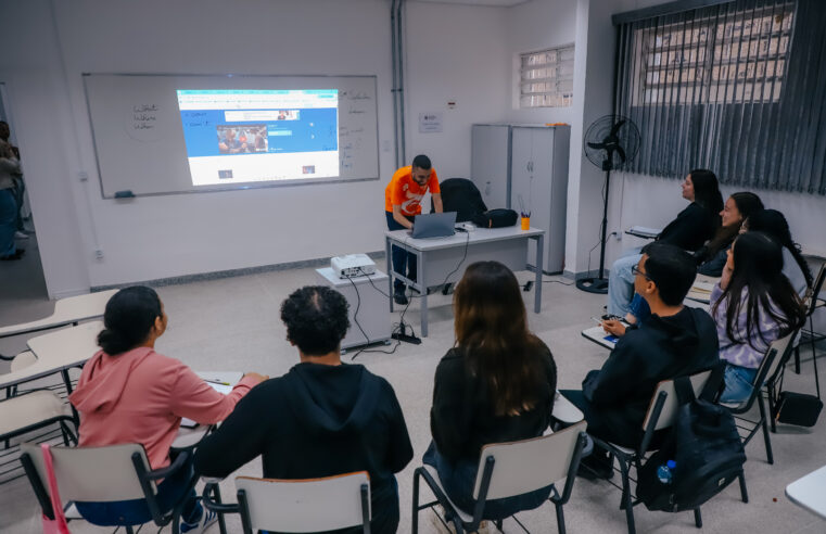 ESTUDANTES DO CONECTA SÃO BERNARDO AVANÇAM EM PROJETO COM CURSO DE INGLÊS EXTENSIVO