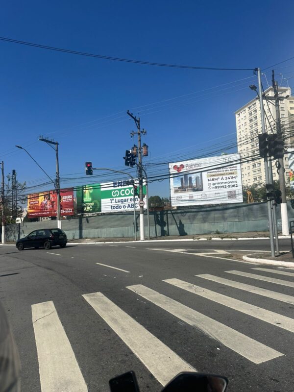 DEPUTADO QUESTIONA PUBLICIDADE DO COLÉGIO COC EM SÃO BERNARDO, QUE ANUNCIA 1º LUGAR NO ENEM