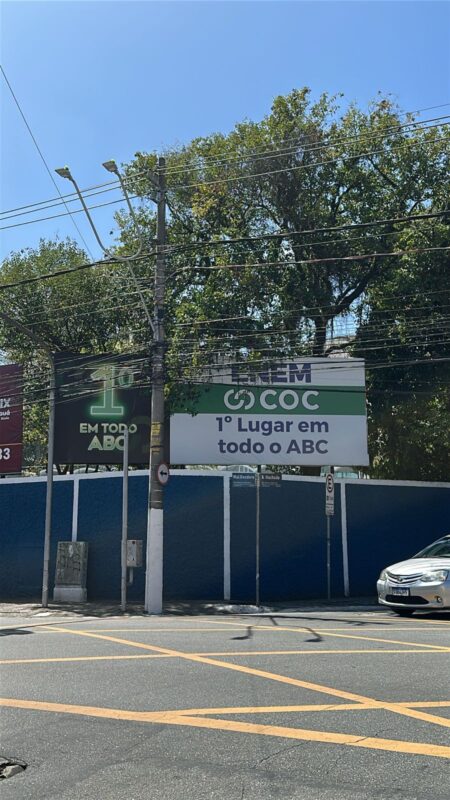 DEPUTADO QUESTIONA PUBLICIDADE DO COLÉGIO COC EM SÃO BERNARDO, QUE ANUNCIA 1º LUGAR NO ENEM