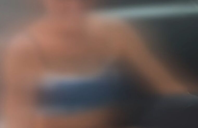 MULHER É LEVADA PELA PM SUSPEITA DE ROUBAR LOJAS OXXO EM SÃO BERNARDO