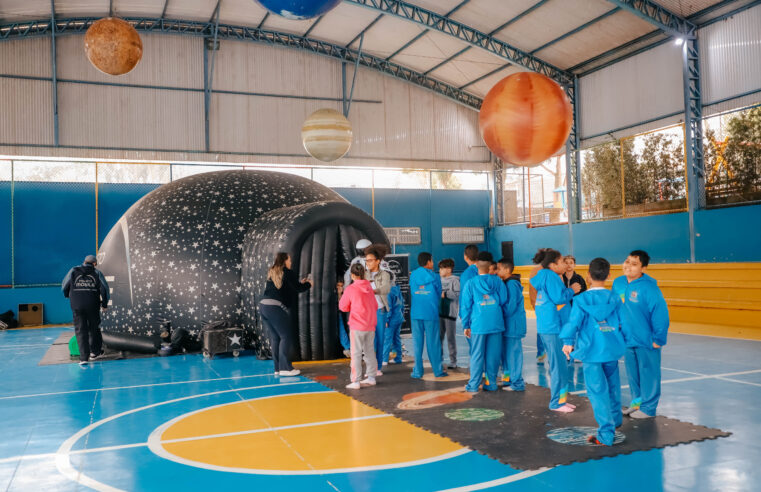 PLANETÁRIO MÓVEL LEVA CONHECIMENTO E ENCANTA 2 MIL ALUNOS EM ESCOLA DE SÃO BERNARDO