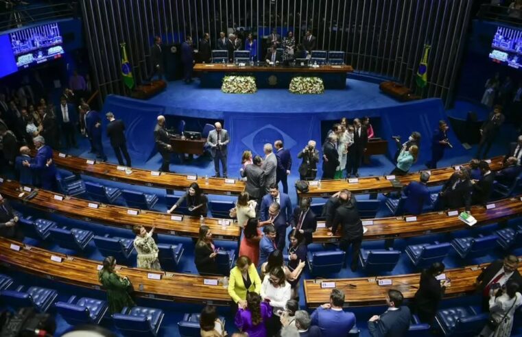 SENADO QUER DERRUBAR PEC DA BLINDAGEM APÓS PROTESTOS EM TODO O PAÍS