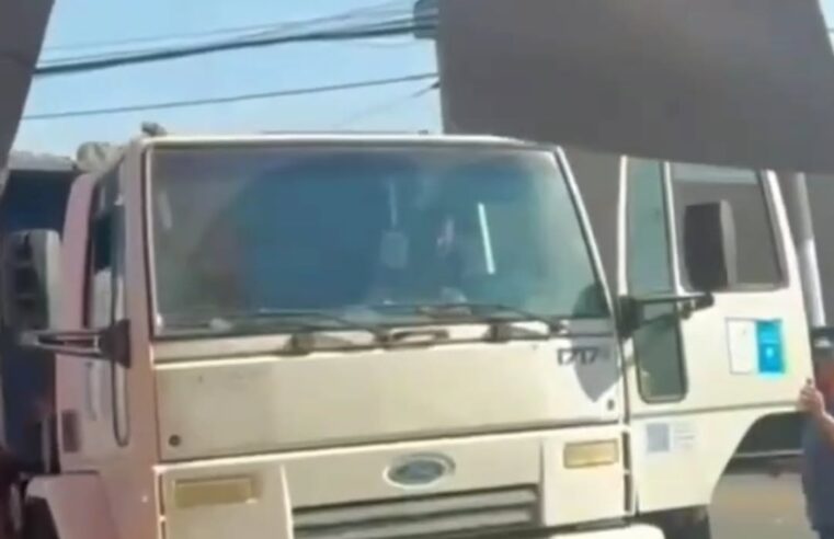 POLÍCIA CONFIRMA EMBRIAGUEZ DE MOTORISTA DE CAMINHÃO DA SABESP QUE INVADIU HORTIFRUTI EM SÃO BERNARDO