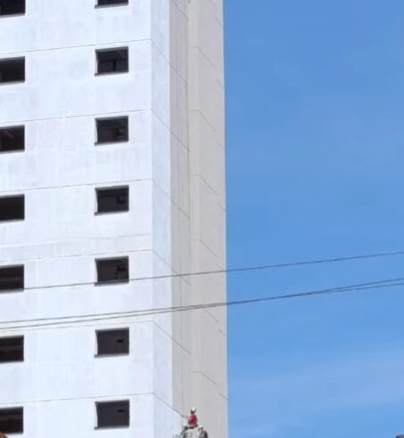 PINTURA DE OBRA NA AV. WALLACE SIMONSEN ATINGE CARROS DE MORADORES