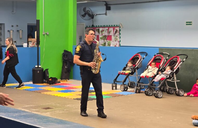 GCM DE SÃO BERNARDO INSPIRA CRIANÇAS COM MÚSICA E FORTALECE VÍNCULO COM A COMUNIDADE ESCOLAR