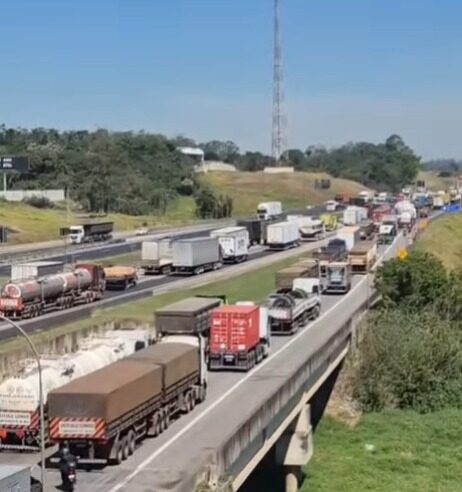 TRÂNSITO: OBRA NO RODOANEL MÁRIO COVAS GERA 8 KM DE LENTIDÃO