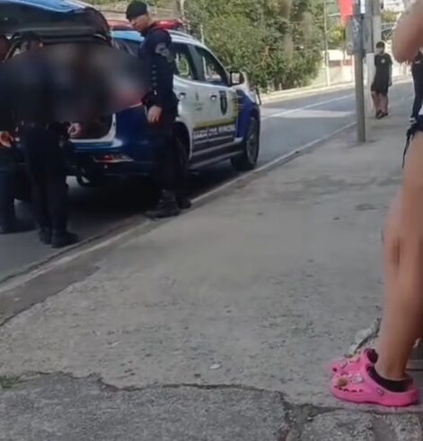 ESTUDANTES REGISTRAM MOMENTO EM QUE GCM DETÉM SUSPEITO DE IMPORTUNAÇÃO SEXUAL NO CENTRO DE SÃO BERNARDO