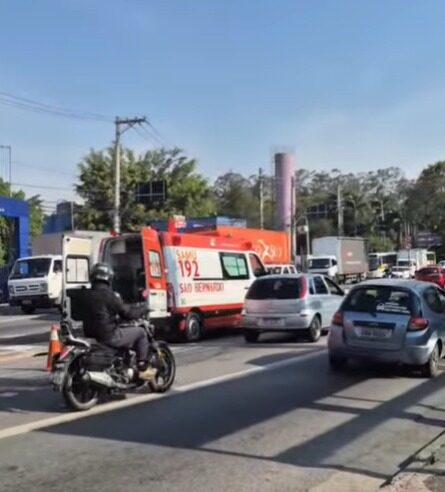 ALERTA DE TRÂNSITO: ACIDENTE ENTRE CAMINHÃO E MOTO NA AVENIDA MARIA SERVIDEI DEMARCHI