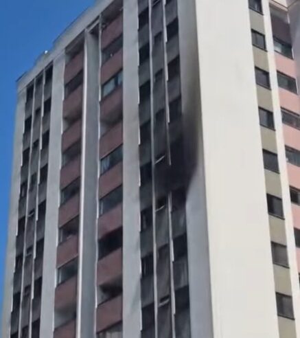 INCÊNDIO EM APARTAMENTO EM DIADEMA MOBILIZA SETE VIATURAS DO CORPO DE BOMBEIROS