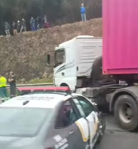 VIATURA, CARRETA E UTILITÁRIA SE ENVOLVEM EM ACIDENTE NO TRECHO SUL DO RODOANEL
