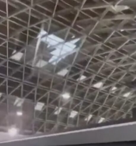 PARTE DO TELHADO DA ESTAÇÃO BRÁS CAI E DEIXA UMA PESSOA FERIDA