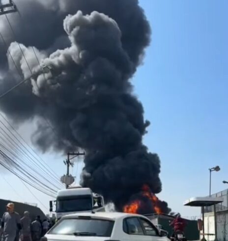 INCÊNDIO ATINGE INDÚSTRIA NO BAIRRO COOPERATIVA, EM SÃO BERNARDO, E MOBILIZA 49 BOMBEIROS