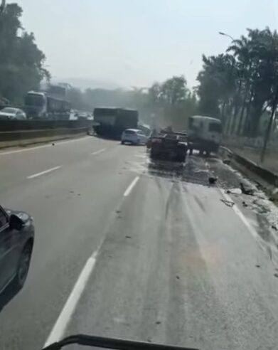 COLISÃO ENTRE CARRO E CARRETA DEIXA UMA VÍTIMA GRAVE NA RODOVIA CÔNEGO DOMÊNICO RANGONI
