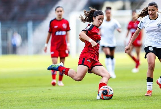 UNIDADES SESI-SP DE DIADEMA E MAUÁ ESTÃO COM 138 VAGAS ABERTAS PARA FORMAÇÃO NO FUTEBOL FEMININO