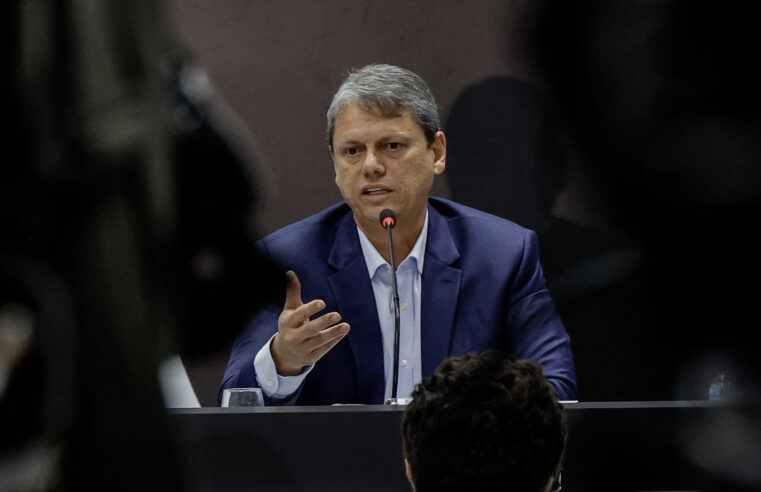 TARCÍSIO PEDE DESCULPAS EM VÍDEO APÓS PIADA COM COCA-COLA NO CASO METANOL: “ERREI”