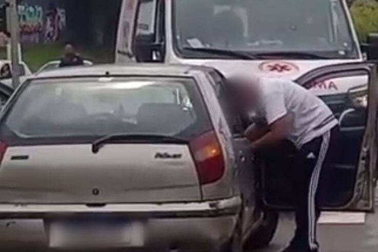 MULHER DÁ À LUZ DENTRO DE CARRO NA ESTRADA DOS ALVARENGAS; PAI REALIZA O PARTO