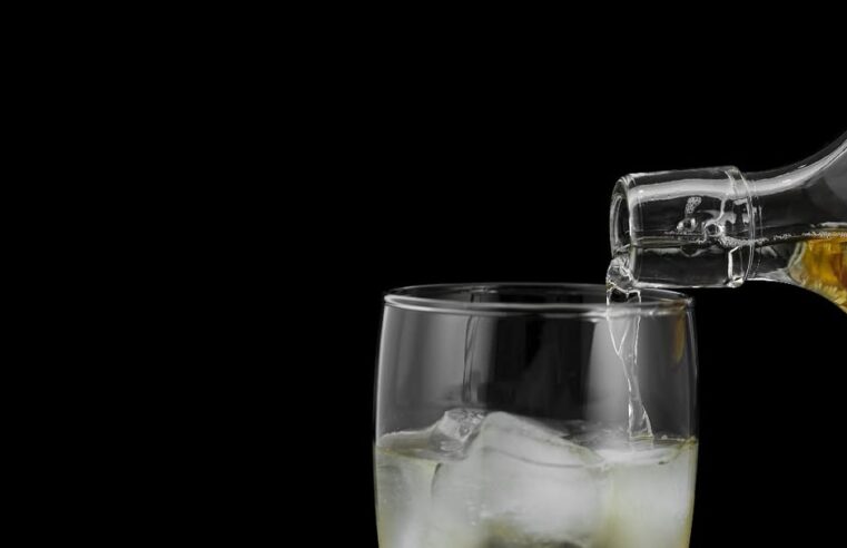 PREFEITURA DE SÃO BERNARDO DIVULGA NOMES DE BARES INTERDITADOS POR SUSPEITA DE BEBIDAS COM METANOL; CASOS SOBEM PARA 18