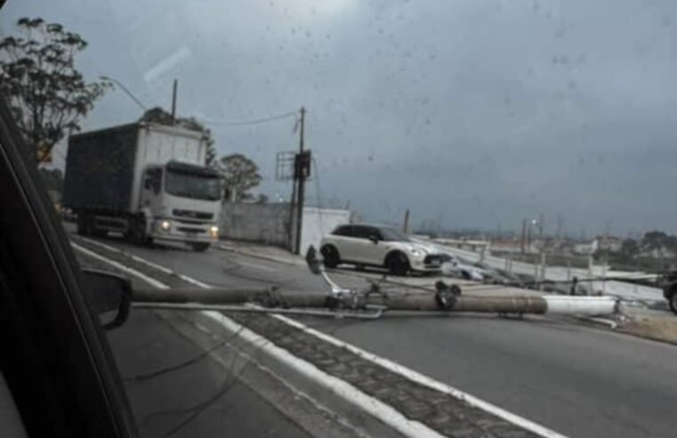 POSTE CAI E INTERDITA INÍCIO DA CAMINHO DO MAR EM SÃO BERNARDO