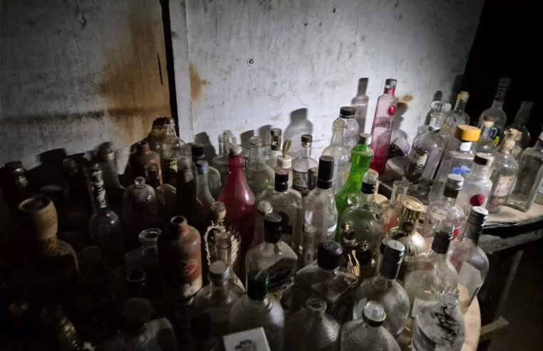 20 MIL GARRAFAS SUSPEITAS DE REUTILIZAÇÃO SÃO APREENDIDAS EM DEPÓSITO EM MOGI