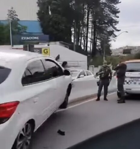 ACIDENTE NA RUA TIRADENTES EM FRENTE À FARMÁCIA DA COOP