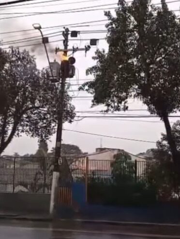 TRANSFORMADOR PEGA FOGO NA AVENIDA HUMBERTO DE ALENCAR CASTELO BRANCO