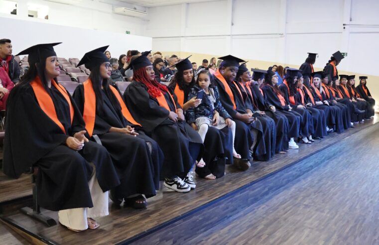 EMOÇÃO E SUPERAÇÃO MARCAM FORMATURA DE ALUNOS DA FUNDAÇÃO FLORESTAN FERNANDES