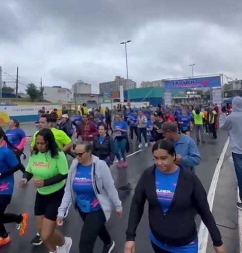 CORRIDA MULHER DETERMINADA AGITA MANHÃ DE DOMINGO EM SÃO BERNARDO