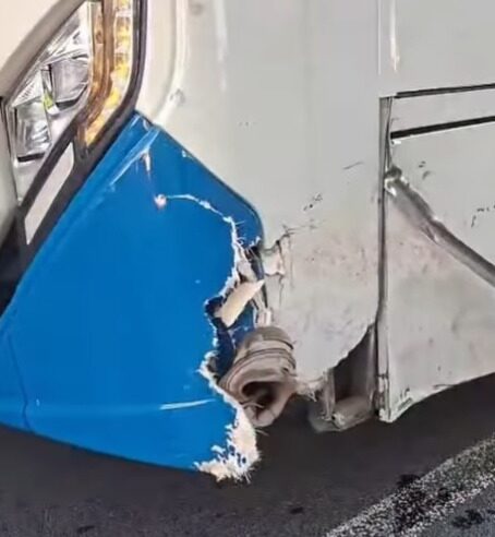 MOTOCICLISTA FICA GRAVEMENTE FERIDO APÓS COLISÃO COM ÔNIBUS NA RUA DOS VIANAS