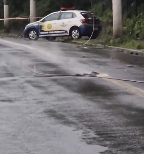 CABO DE ALTA TENSÃO SE ROMPE E INTERDITA AVENIDA MARIA SERVIDEI DEMARCHI