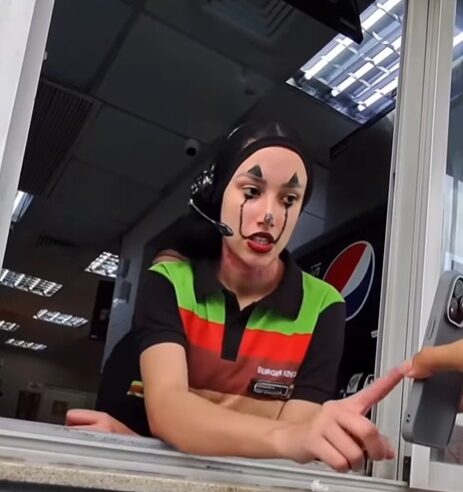 BURGER KING DÁ SANDUÍCHE DE GRAÇA PARA QUEM MOSTRAR BOLETO NO HALLOWEEN