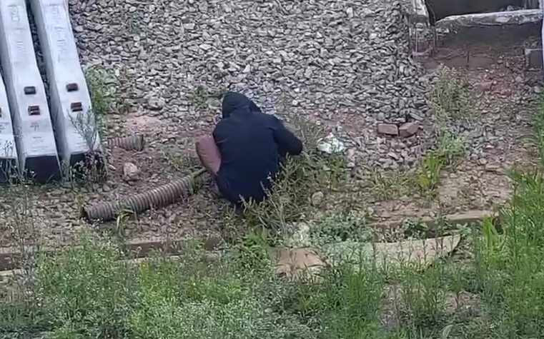 SMART SANCA IDENTIFICA HOMEM FURTANDO COBRE NA LINHA FÉRREA E AUXILIA PM NA PRISÃO DO SUSPEITO NA AVENIDA GUIDO ALIBERTI