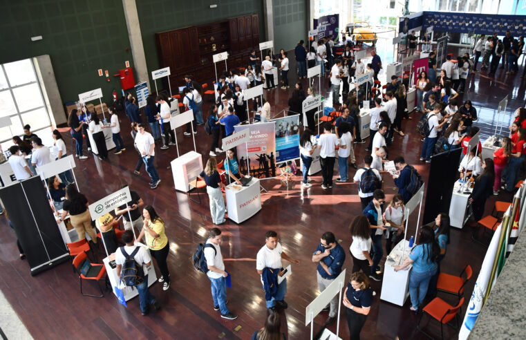 FEIRA DE CARREIRAS DA FACULDADE ENGENHEIRO SALVADOR ARENA APROXIMA ESTUDANTES E REGIÃO DO MERCADO DE TRABALHO