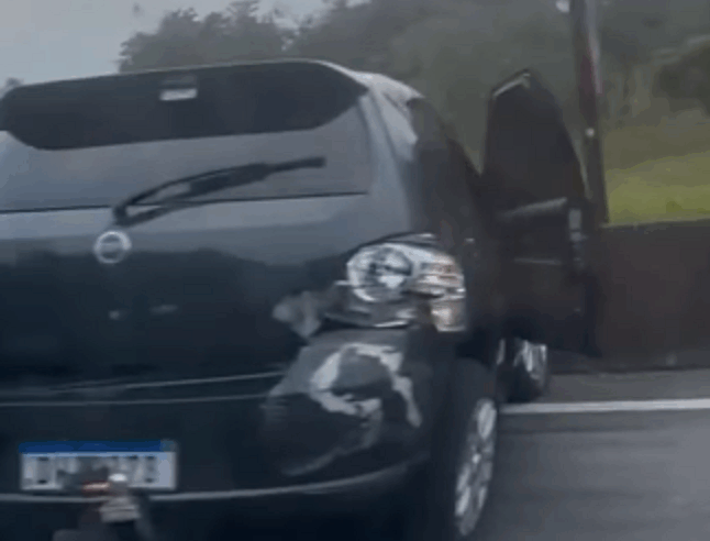 VEÍCULO COLIDE CONTRA MURETA NA VIA ANCHIETA, EM SÃO BERNARDO