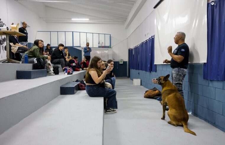 ESTUDANTES DE VETERINÁRIA DA USCS CONHECEM O TRABALHO DO CANIL DA GCM DE SÃO CAETANO