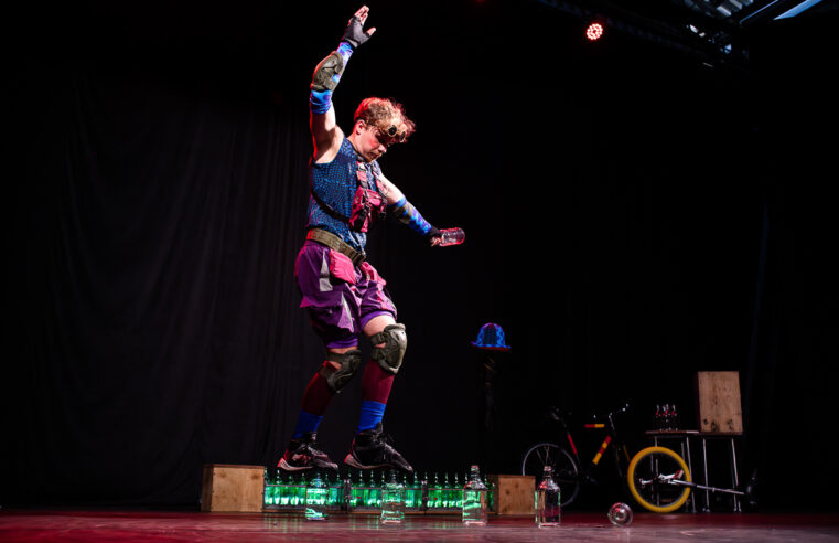 ESPAÇO DAJUV RECEBE ESTREIA DO NOVO NÚMERO CIRCENSE DO ARTISTA GUILHERME TORRES