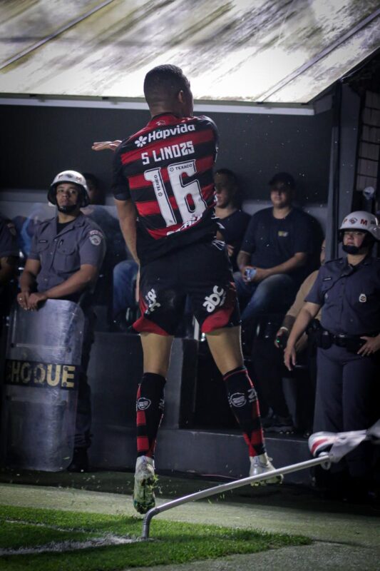 SAMUEL LINO FAZ GOL, ACABA JEJUM E SE DESTACA NO EMPATE DO FLAMENGO