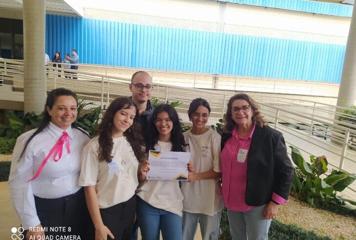 ALUNOS DA ETEC LAURO GOMES SÃO PREMIADOS EM SIMPÓSIO CIENTÍFICO EM SÃO BERNARDO