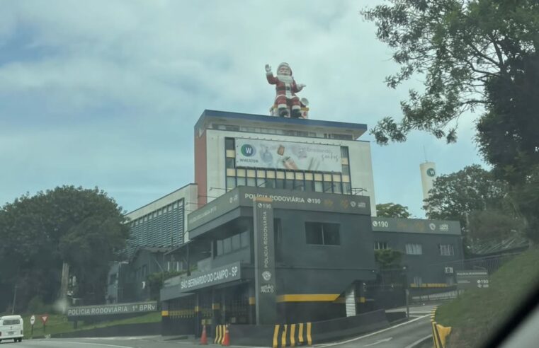 ELE CHEGOU: PAPAI NOEL DA WHEATON JÁ ENCANTA OS MOTORISTAS DA VIA ANCHIETA