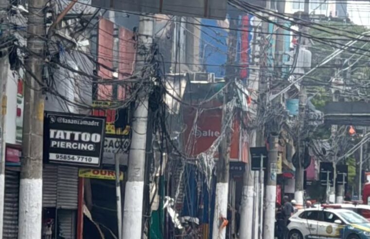 INCÊNDIO NA MARECHAL DEODORO FOI EXTINTO; BOMBEIROS PERMANECEM NO LOCAL PARA PREVENÇÃO