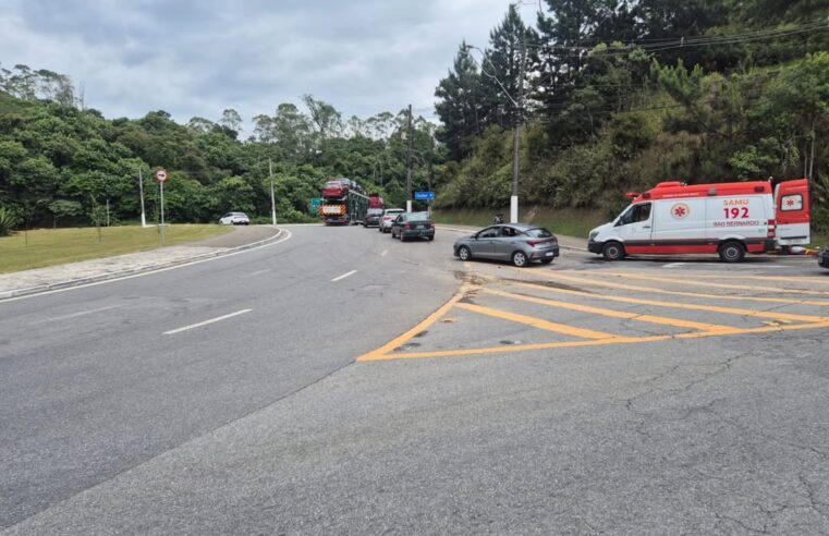 REPÓRTER VAI REGISTRAR ACIDENTE ENVOLVENDO ÔNIBUS EM FRENTE AO OUTLET PREMIUM E ACABA AJUDANDO VÍTIMA DE OUTRA OCORRÊNCIA