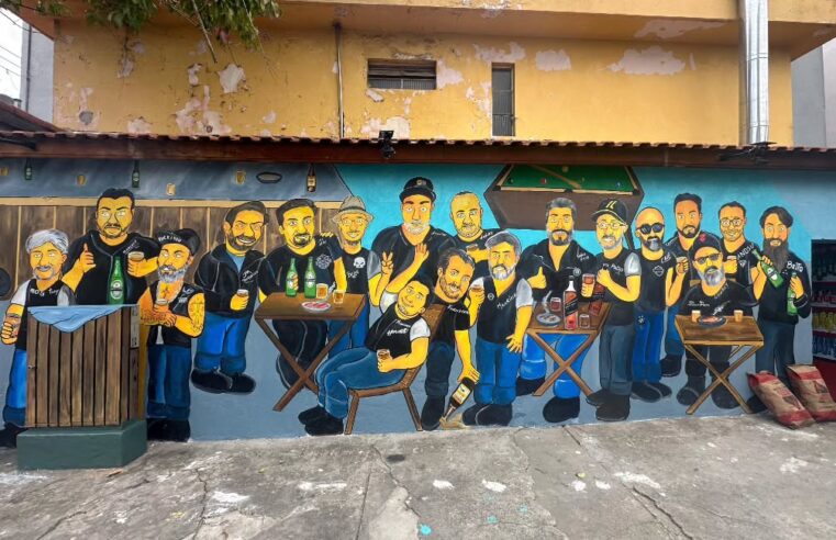 NA FREI GASPAR, AMIGOS ETERNIZAM AMIZADE EM MURAL INSPIRADO NOS SIMPSONS; VEJA COMO FICOU O BAR