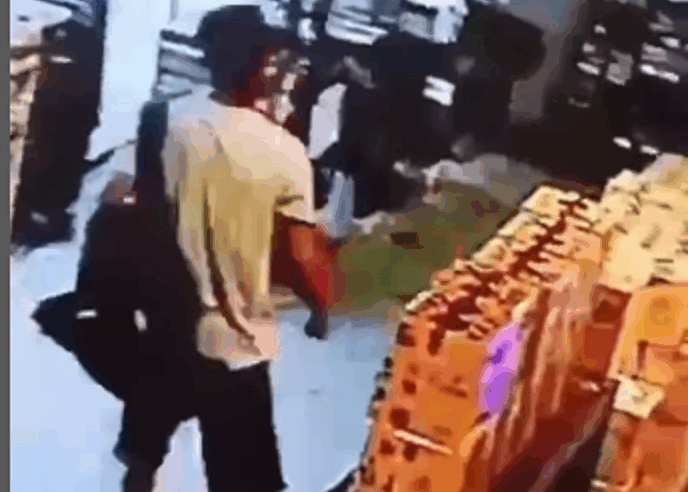 CRIMINOSO QUE ROUBOU COMÉRCIO NO RUDGE RAMOS USANDO SIMULACRO É PRESO PELA PM