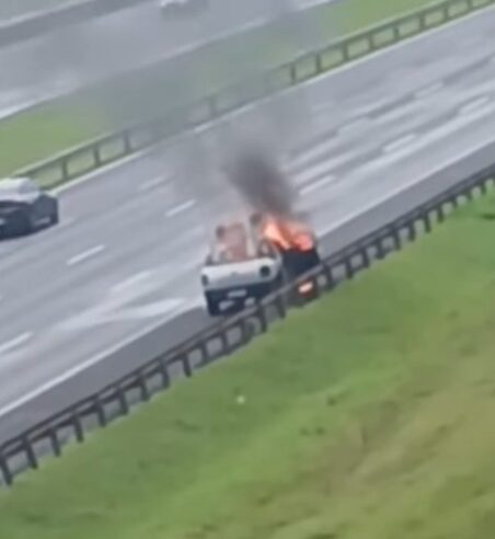 CARRO PEGA FOGO NA RODOVIA DOS IMIGRANTES E CAUSA BLOQUEIO DE FAIXA