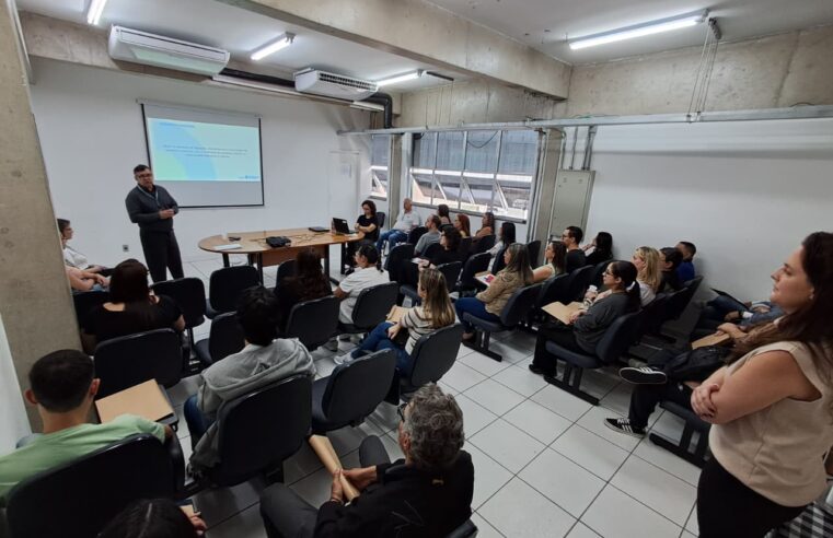 TREINAMENTO REFORÇA BOAS PRÁTICAS SANITÁRIAS EM DROGARIAS E APROXIMA SETOR DA VIGILÂNCIA SANITÁRIA
