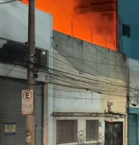 INCÊNDIO ATINGE LOJA DE VARIEDADES NA MARECHAL DEODORO, EM SÃO BERNARDO