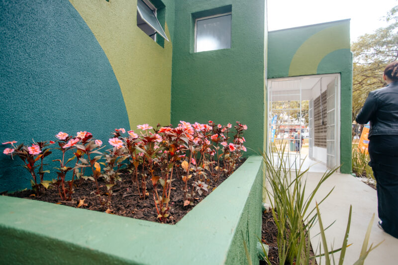 BANHEIROS PÚBLICOS COM ACESSIBILIDADE SÃO ENTREGUES NA PRAÇA GIOVANNI BREDA