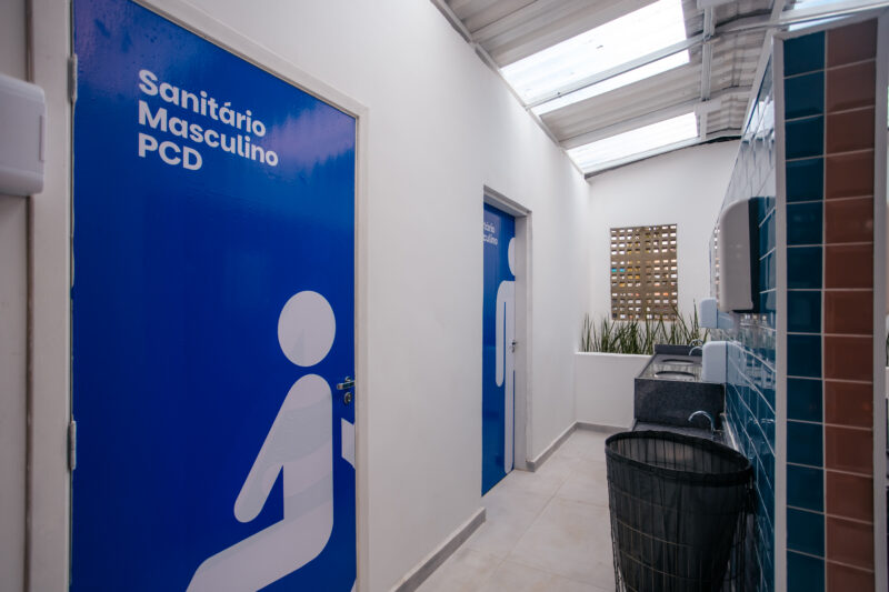 BANHEIROS PÚBLICOS COM ACESSIBILIDADE SÃO ENTREGUES NA PRAÇA GIOVANNI BREDA